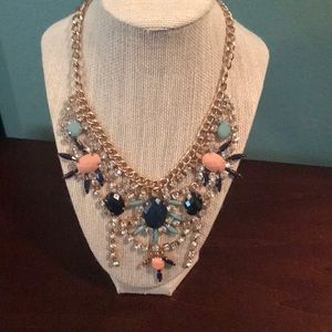 Beautiful statement necklace!